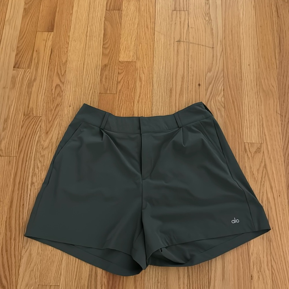 High-Waist Status Trouser Short: Dark Cactus;